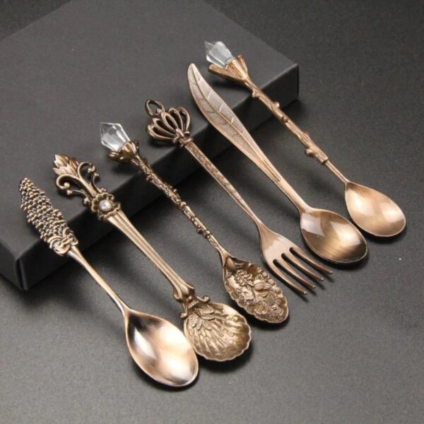 6pcs Vintage Spoons Fork Royal Style Gold Carved Coffee Tea Spoon Snacks Fruit Prikkers Dessert Fork Cutlery Set Kitchen Tool