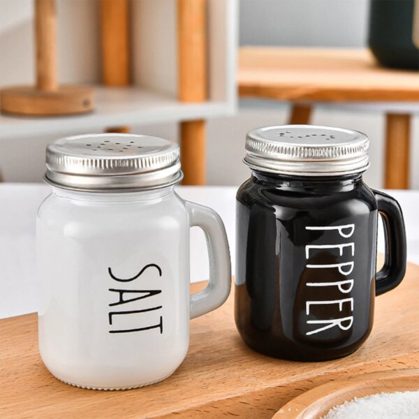 A set of kitchen sprinkling bottle porous glass small handle seasoning jar, very suitable for powder seasoning storage