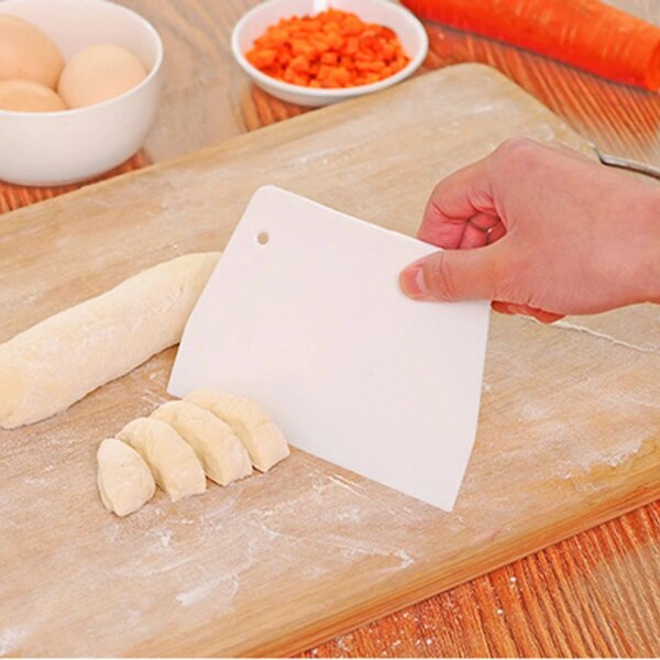 Plastic Dough Scraper Dough Cutters Kitchen Butter Knife Spatula Baking Pastry Tools Cutting for Bread Making & Cake Decoration