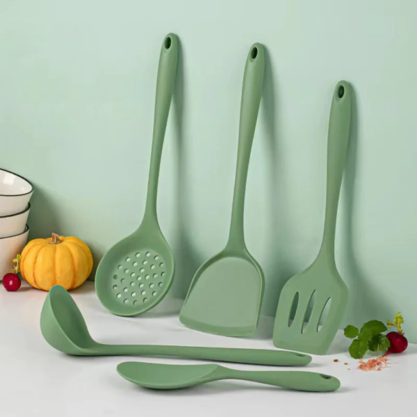 High temperature resistant pot food grade silicone kitchen utensils